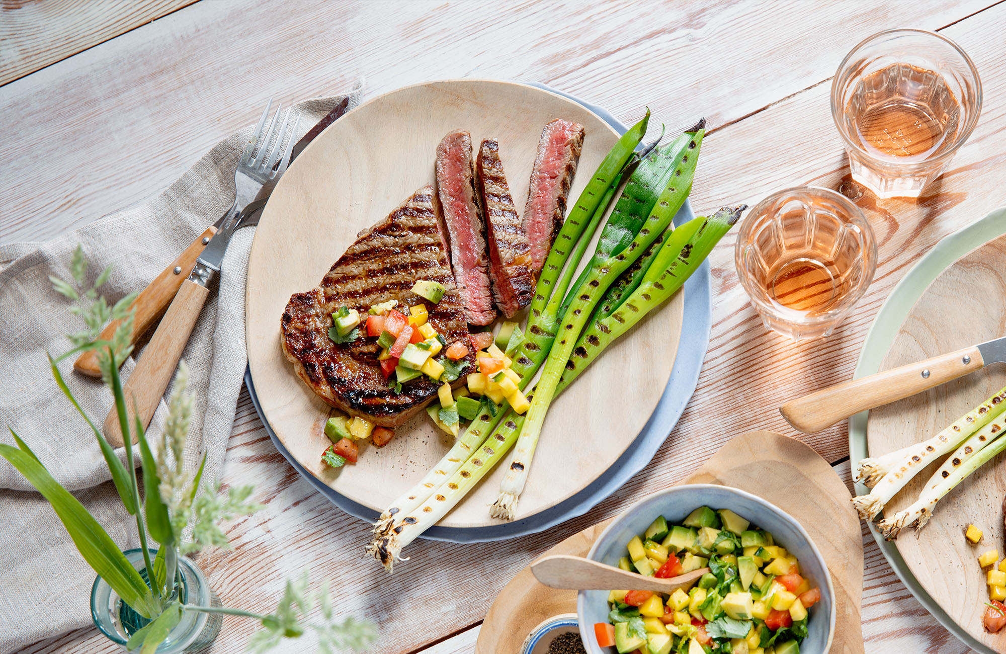 Gegrilde Ierse ribeye met mango/avocadosalsa