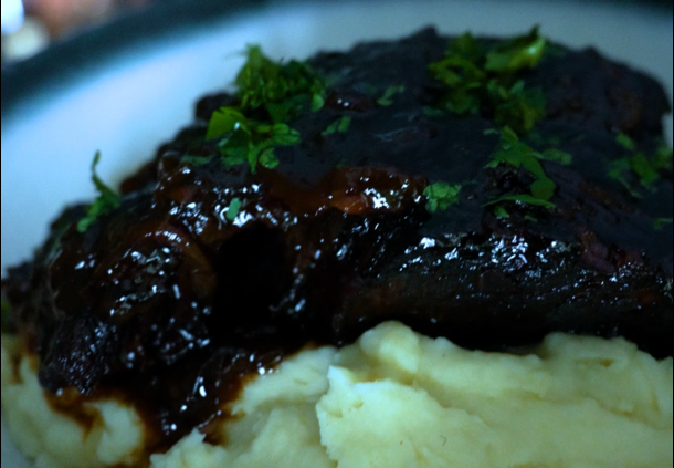 Langzaam gegaarde short ribs